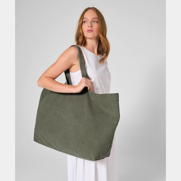Garment-dyed oversized tote bag Thumbnail